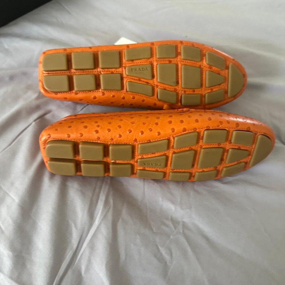 PRADA - Picture 2 of 5